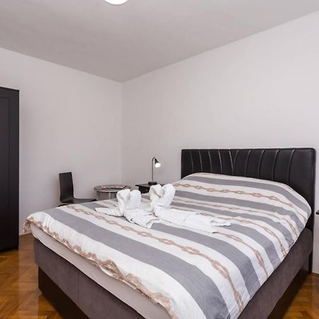 Apartments Bernardeta 2 バスカ エクステリア 写真
