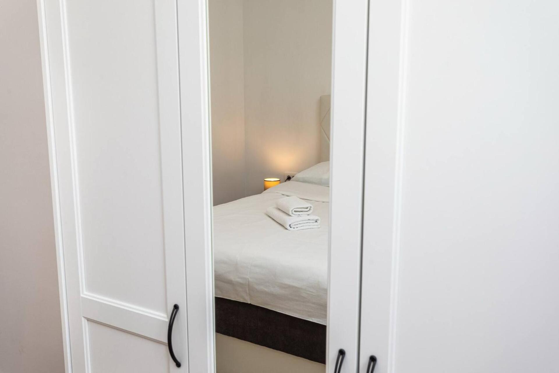 Apartments Bernardeta 2 バスカ エクステリア 写真